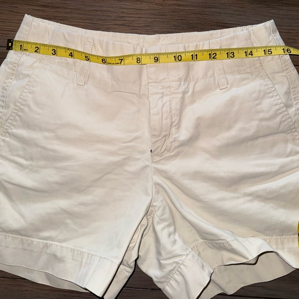 Gap Women’s Mid Rise 5” Inseam Khaki Shorts Size 8 Excellent Condition - Picture 6 of 6